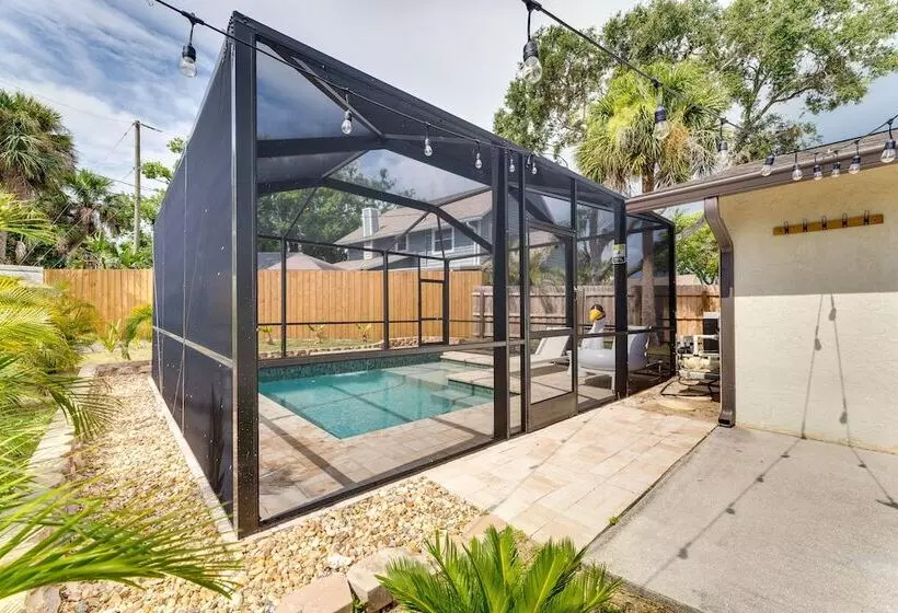 Nokomis Home W/ Screened Pool, 3 Mi To Beaches!