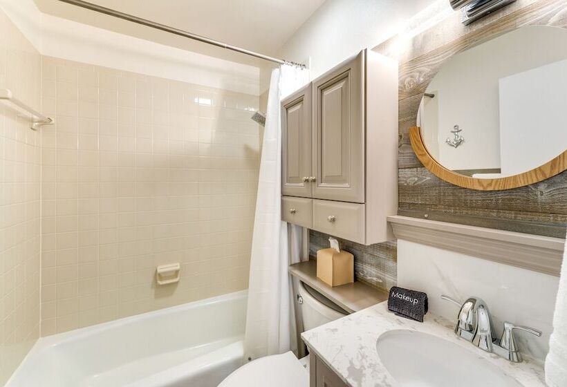 Nokomis Home W/ Screened Pool, 3 Mi To Beaches!