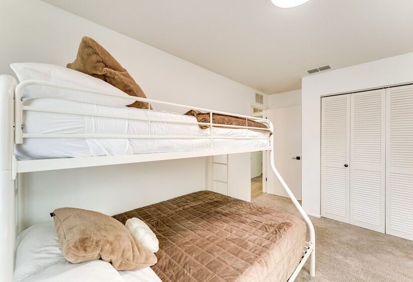 Nokomis Home W/ Screened Pool, 3 Mi To Beaches!