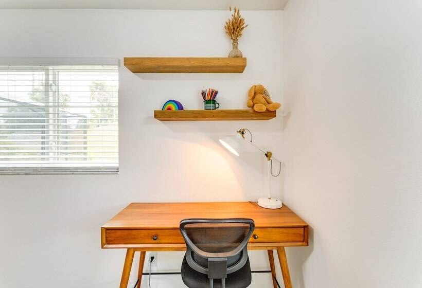 Nokomis Home W/ Screened Pool, 3 Mi To Beaches!