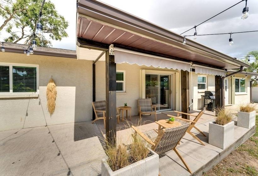 Nokomis Home W/ Screened Pool, 3 Mi To Beaches!