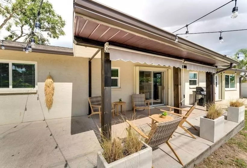 Nokomis Home W/ Screened Pool, 3 Mi To Beaches!