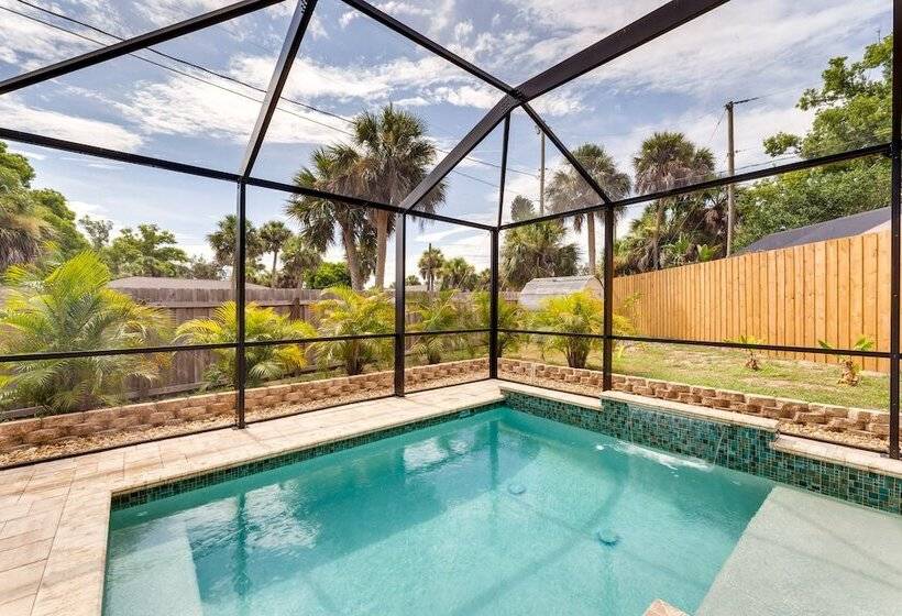 Nokomis Home W/ Screened Pool, 3 Mi To Beaches!