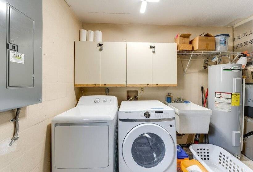 Nokomis Home W/ Screened Pool, 3 Mi To Beaches!