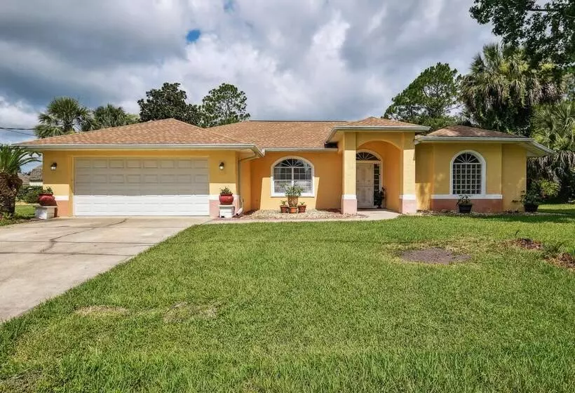 Palm Coast Escape: Screened Lanai, Saltwater Pool!