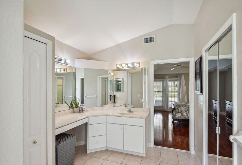 Palm Coast Escape: Screened Lanai, Saltwater Pool!