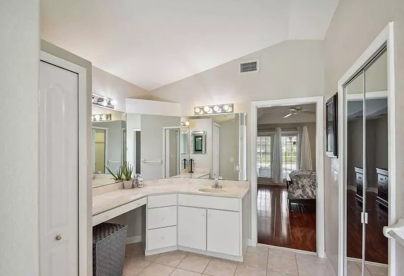 Palm Coast Escape: Screened Lanai, Saltwater Pool!