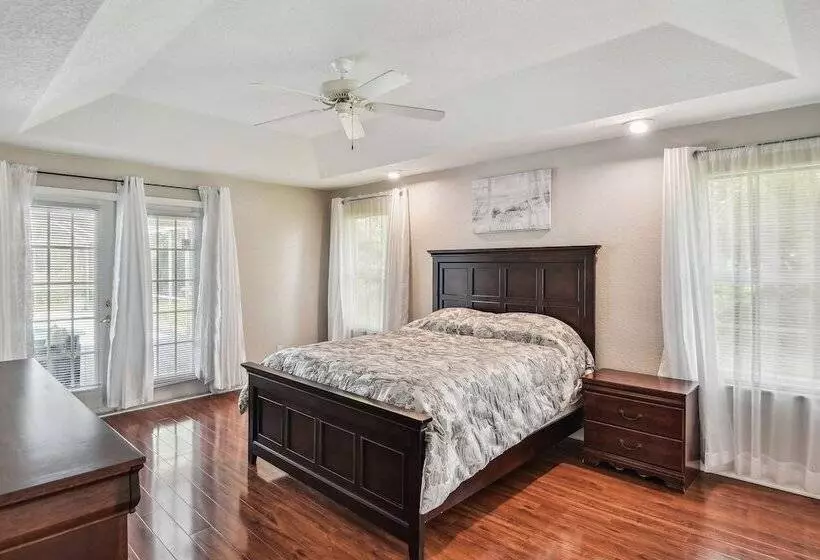 Palm Coast Escape: Screened Lanai, Saltwater Pool!