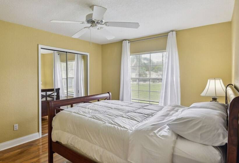 Palm Coast Escape: Screened Lanai, Saltwater Pool!