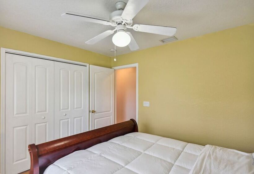 Palm Coast Escape: Screened Lanai, Saltwater Pool!