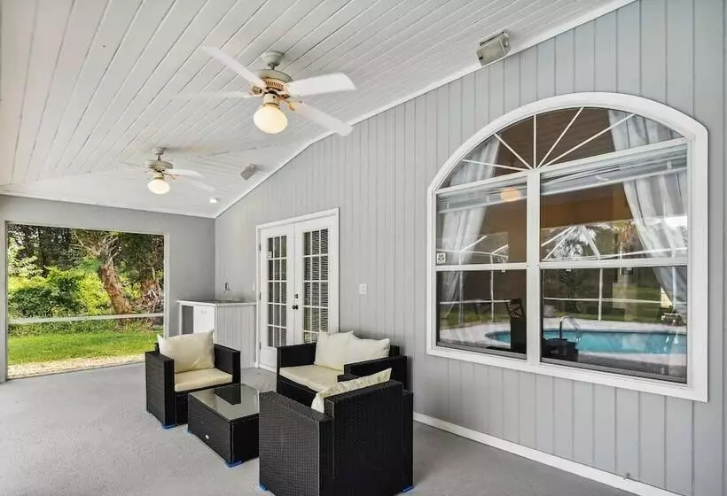 Palm Coast Escape: Screened Lanai, Saltwater Pool!