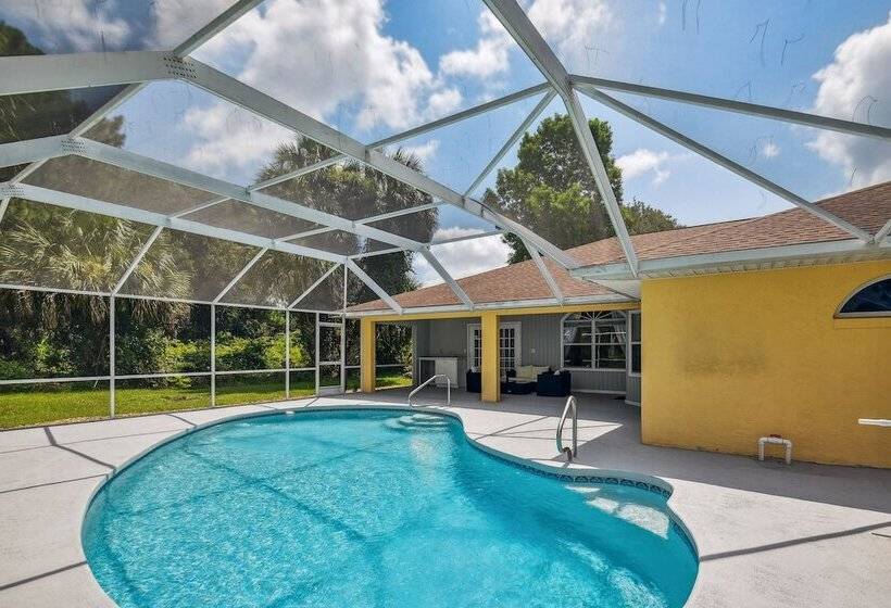 Palm Coast Escape: Screened Lanai, Saltwater Pool!