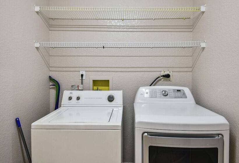 Palm Coast Escape: Screened Lanai, Saltwater Pool!