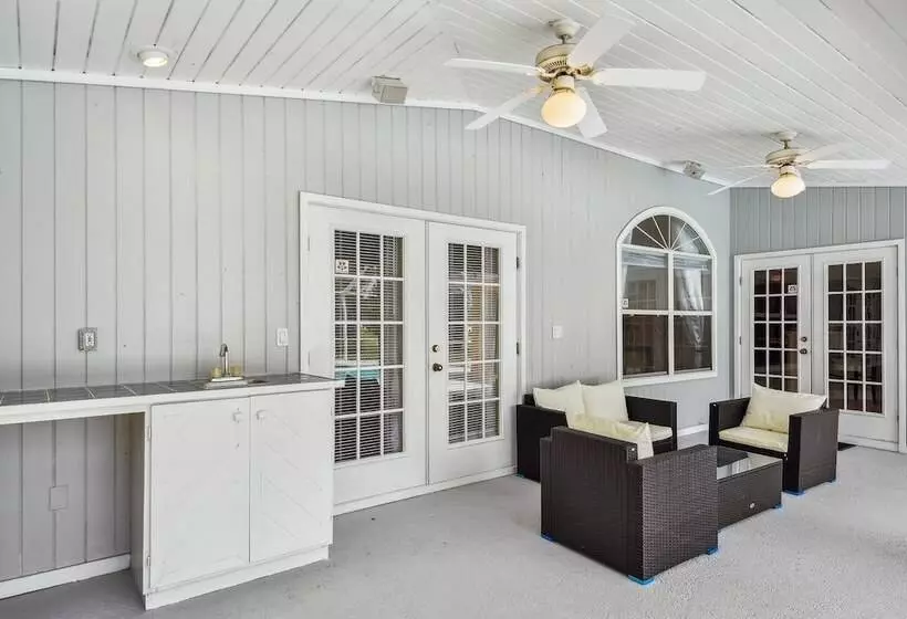 Palm Coast Escape: Screened Lanai, Saltwater Pool!