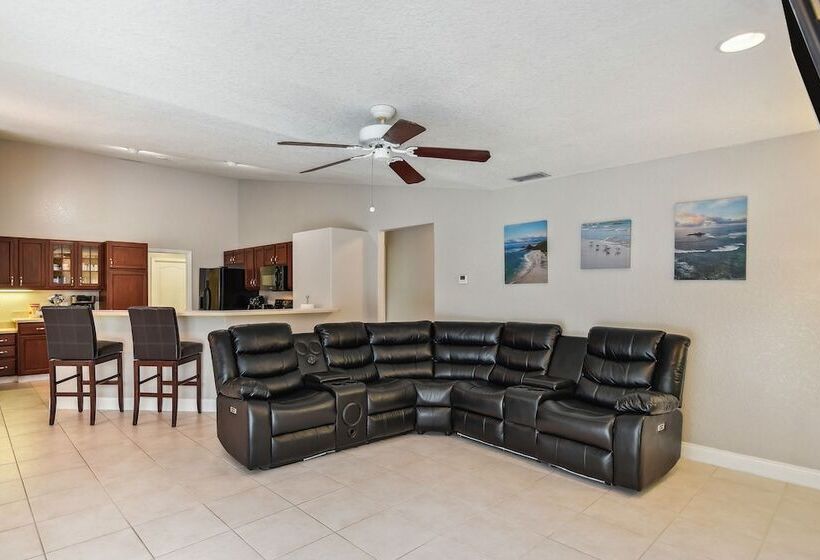 Palm Coast Escape: Screened Lanai, Saltwater Pool!