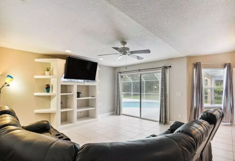 Palm Coast Escape: Screened Lanai, Saltwater Pool!