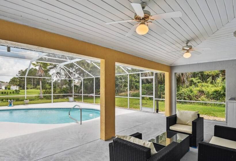Palm Coast Escape: Screened Lanai, Saltwater Pool!