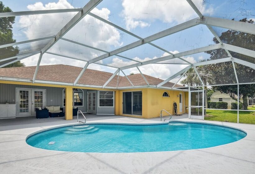 Palm Coast Escape: Screened Lanai, Saltwater Pool!
