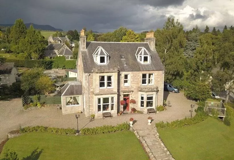 Majatalo The Poplars Guest House