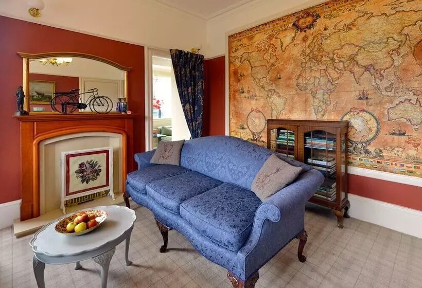 Majatalo The Poplars Guest House