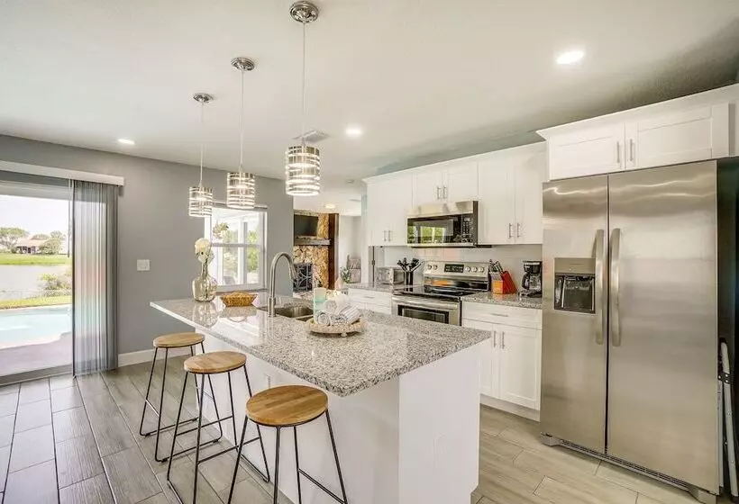 Poolside Paradise: Port Richey Retreat W/ Patio!
