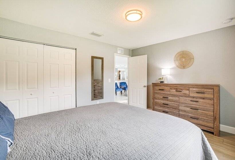 Poolside Paradise: Port Richey Retreat W/ Patio!