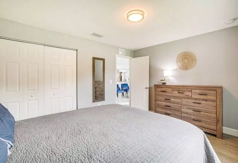 Poolside Paradise: Port Richey Retreat W/ Patio!