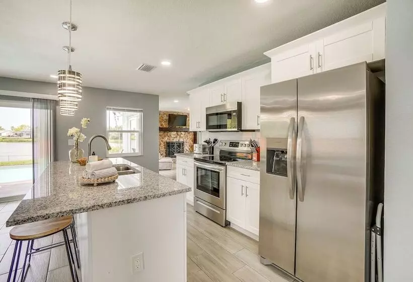Poolside Paradise: Port Richey Retreat W/ Patio!