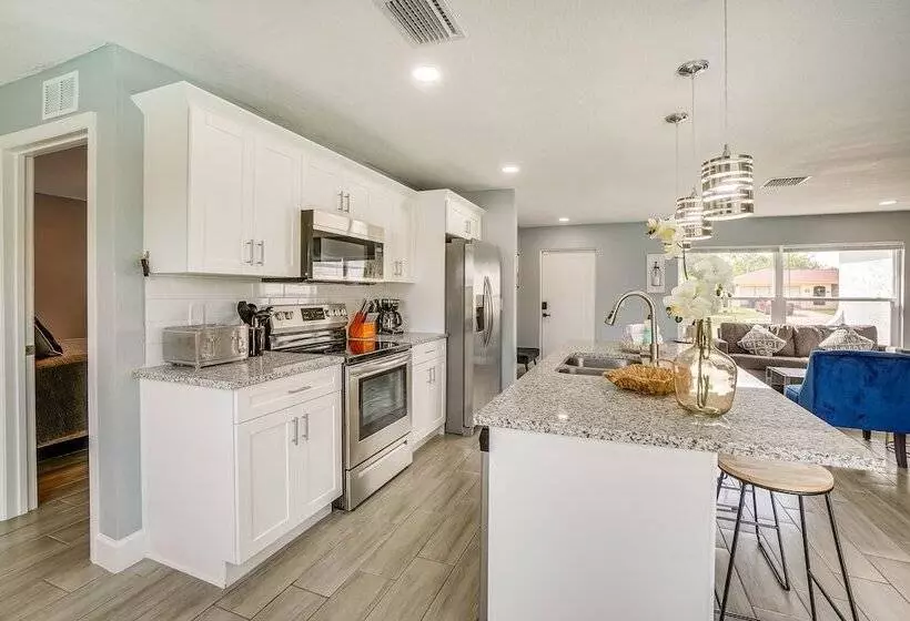 Poolside Paradise: Port Richey Retreat W/ Patio!