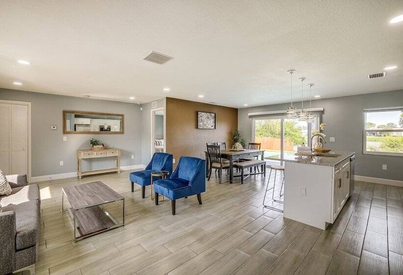 Poolside Paradise: Port Richey Retreat W/ Patio!