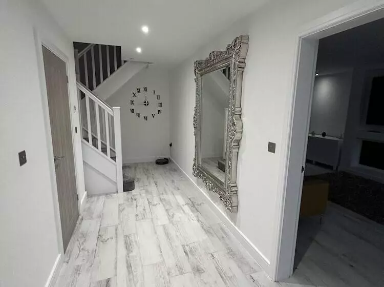 Residenssi Impeccable 4 Bed House In Trearddur Bay