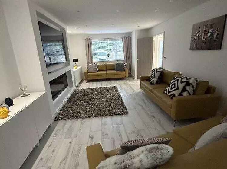 Residenssi Impeccable 4 Bed House In Trearddur Bay