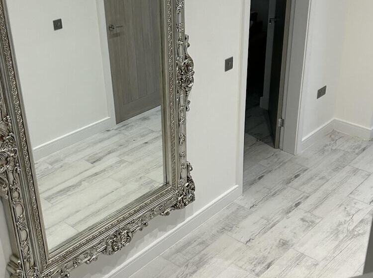 住所  Impeccable 4 Bed House In Trearddur Bay