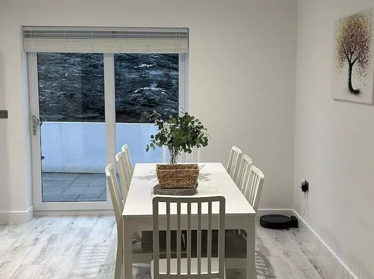 Residenssi Impeccable 4 Bed House In Trearddur Bay