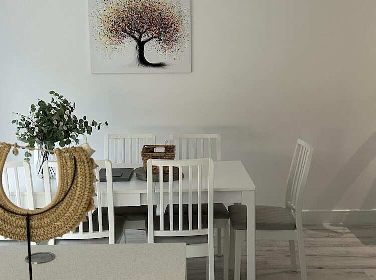 住所  Impeccable 4 Bed House In Trearddur Bay