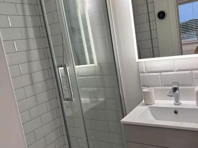 Residenssi Impeccable 4 Bed House In Trearddur Bay