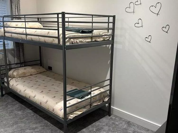 Residenssi Impeccable 4 Bed House In Trearddur Bay