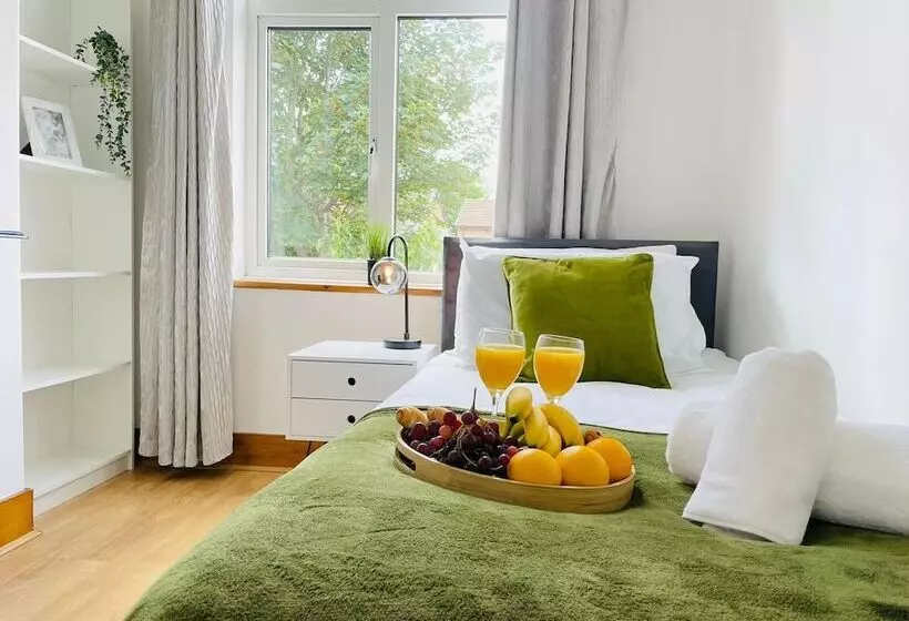 Residenssi Lovely 4 Bed House In Luton