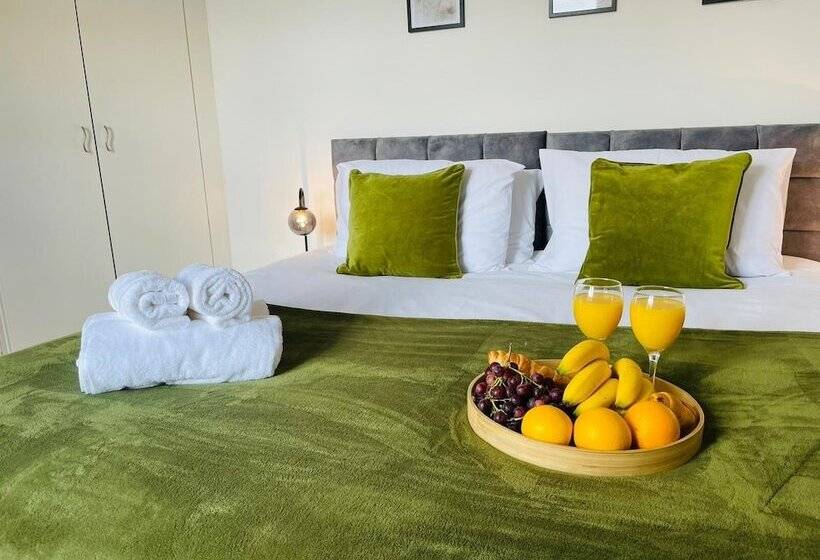 דירת נופש Lovely 4 Bed House In Luton