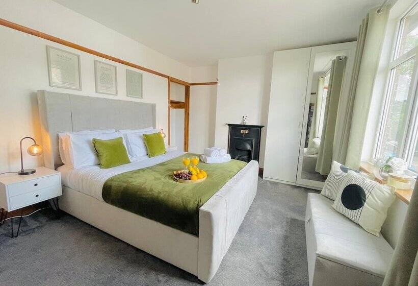 דירת נופש Lovely 4 Bed House In Luton