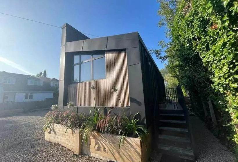 River View Guest House, Jacuzzi, Boat, Fire Hire