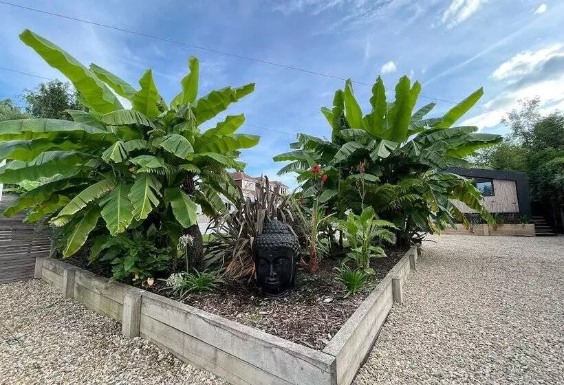 River View Guest House, Jacuzzi, Boat, Fire Hire