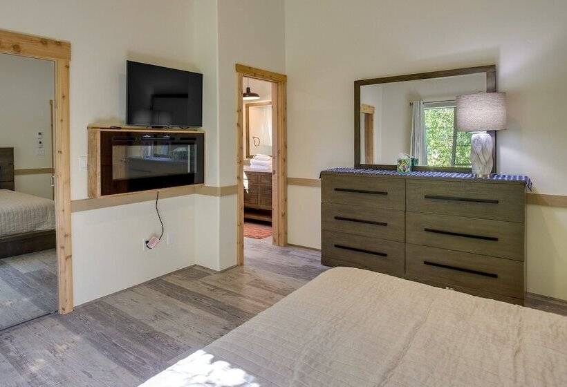 Riverfront Ouray Vacation Home ~ 1 Mi To Downtown!