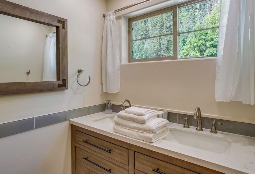 Riverfront Ouray Vacation Home ~ 1 Mi To Downtown!