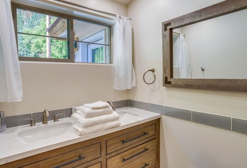 Riverfront Ouray Vacation Home ~ 1 Mi To Downtown!