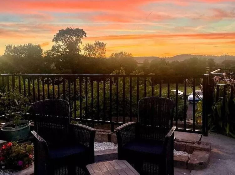 Royal Oak Country Inn And Restaurant