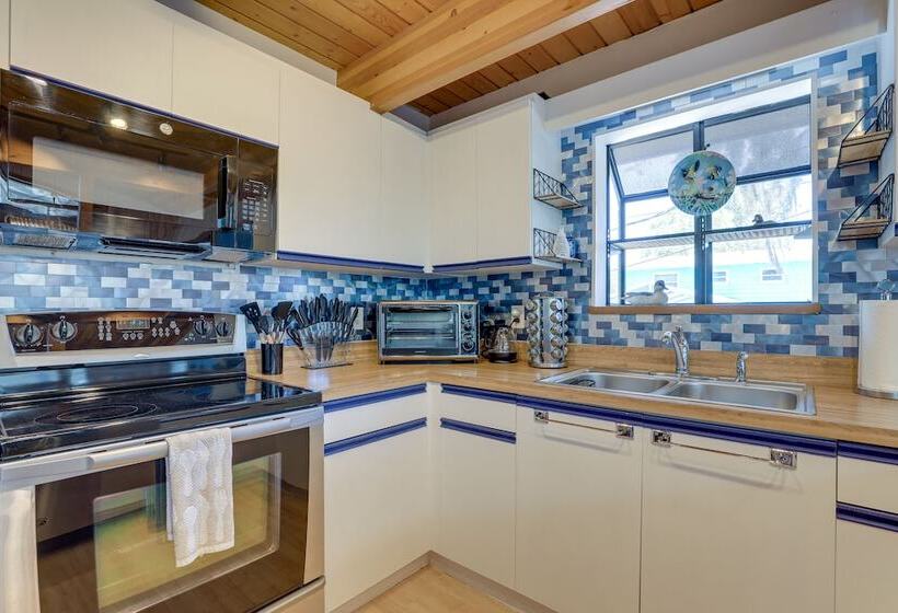 Scenic Siesta Key Home ~ 1 Mi To Village & Beach!