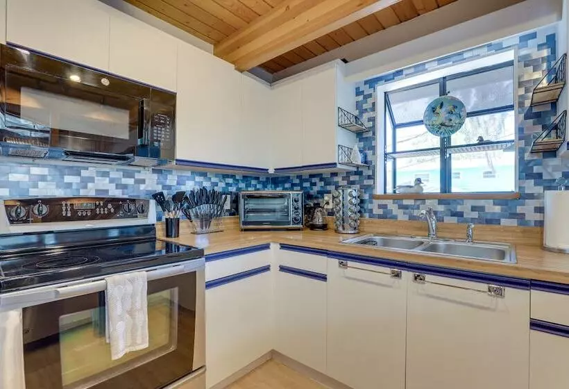 Scenic Siesta Key Home ~ 1 Mi To Village & Beach!