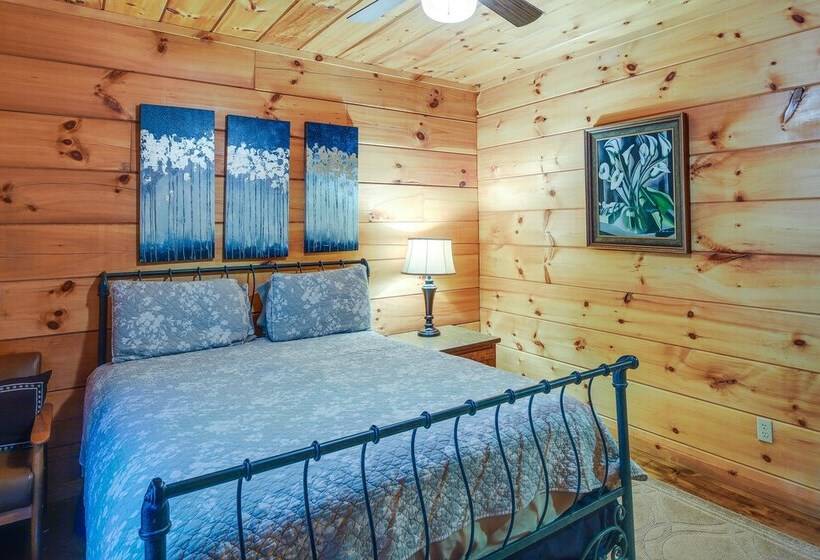 Sevierville Cabin W/ Hot Tub & Outdoor Amenities!