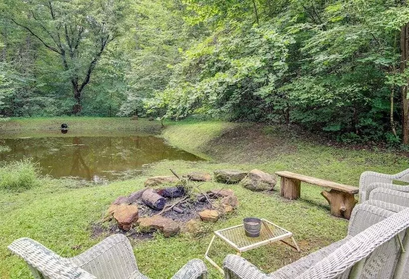 Sevierville Cabin W/ Hot Tub & Outdoor Amenities!
